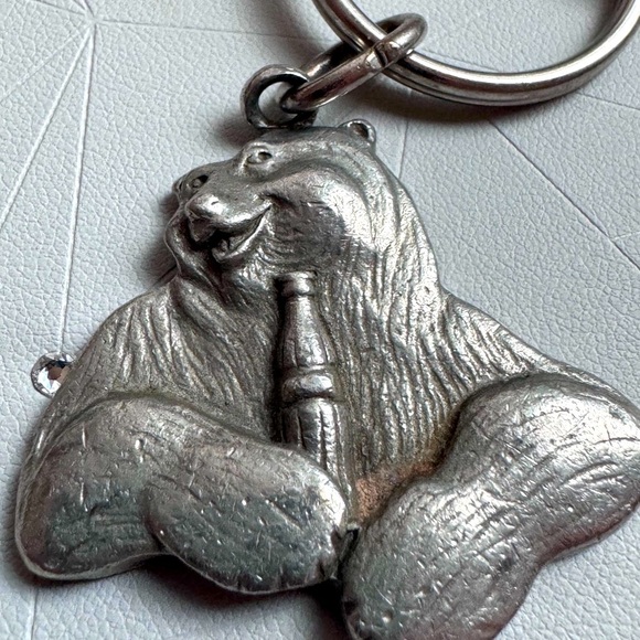 🐻 Hip Vintage 1997 Coca Cola Bear Pewter Silver Holiday Key Chain Ring - Picture 4 of 13